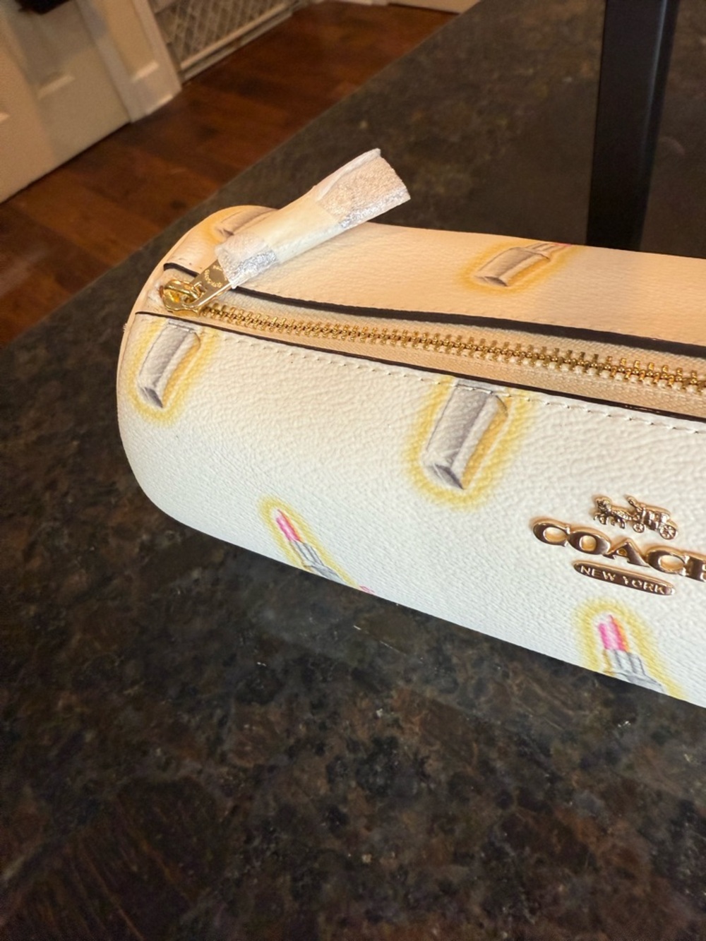 Coach Cream Make-up Bag with Pink Lipstick Motif - Picture 5 of 13